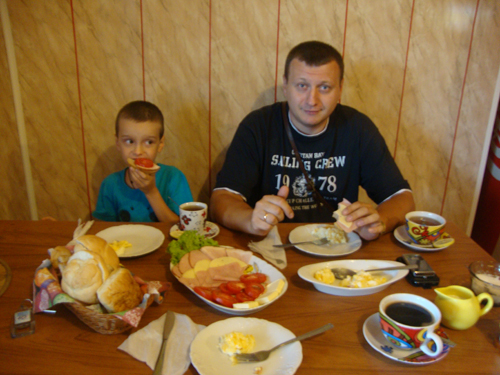 Мы кушаем -)